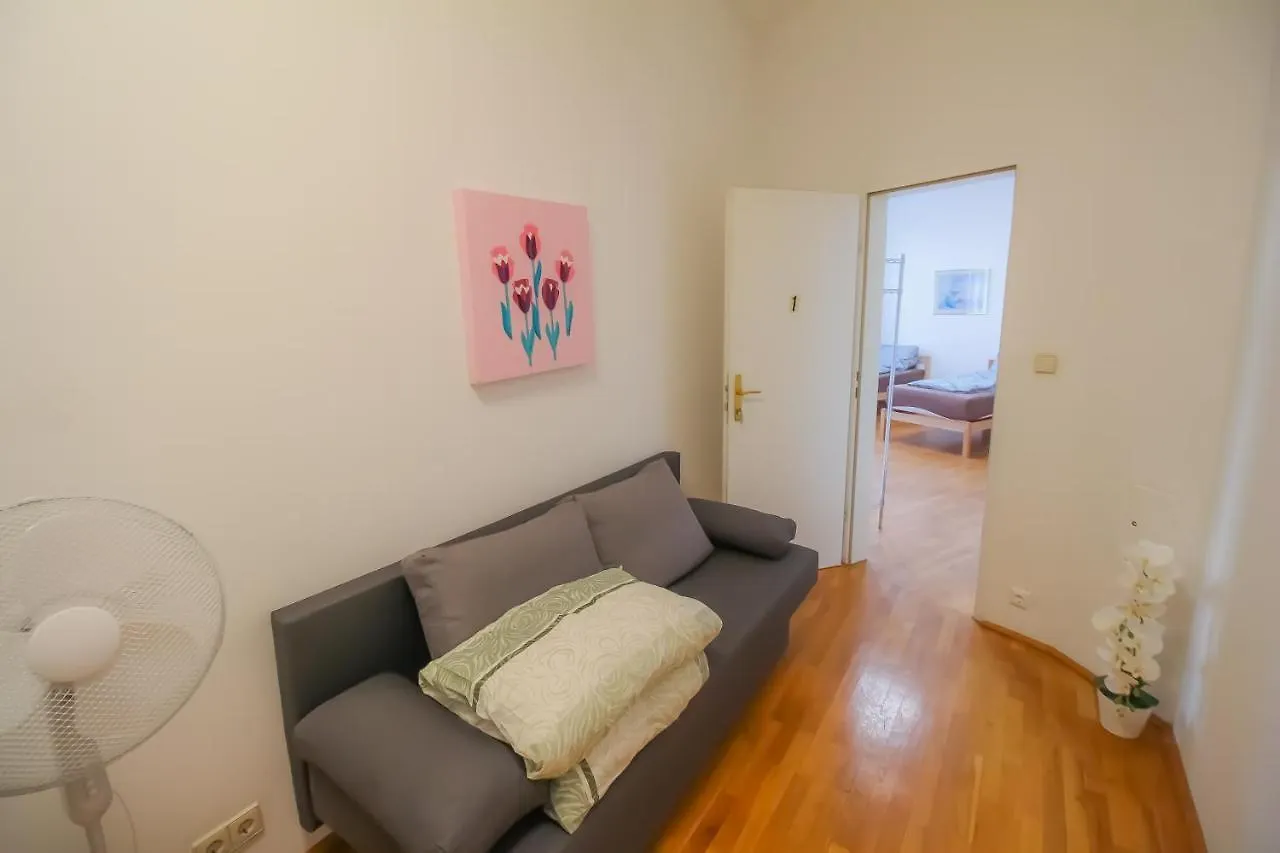 Family 3 Bedroom Apartment Lv7 Wenen 0*,  Oostenrijk